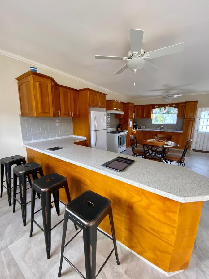 Ixoras Beach Apartments Saint Peter Bagian luar foto